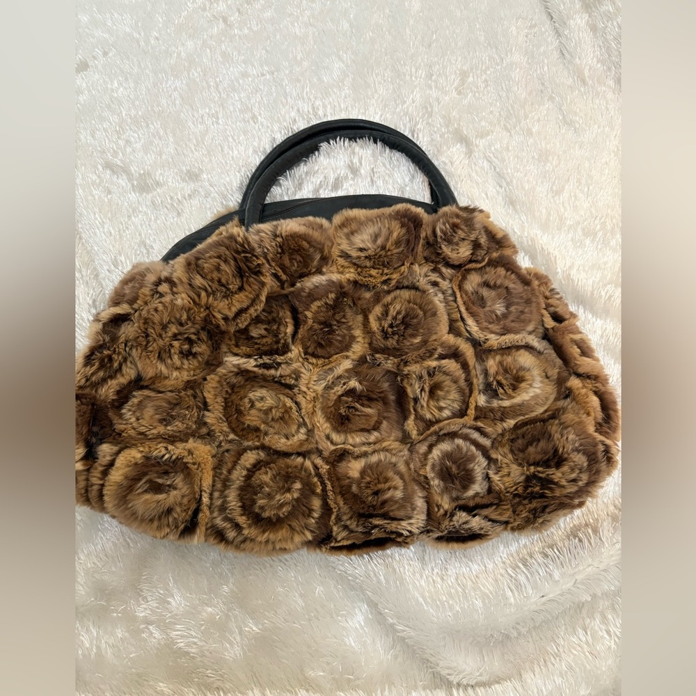 Funky East rabbit fur with a leather handle in a dome shape